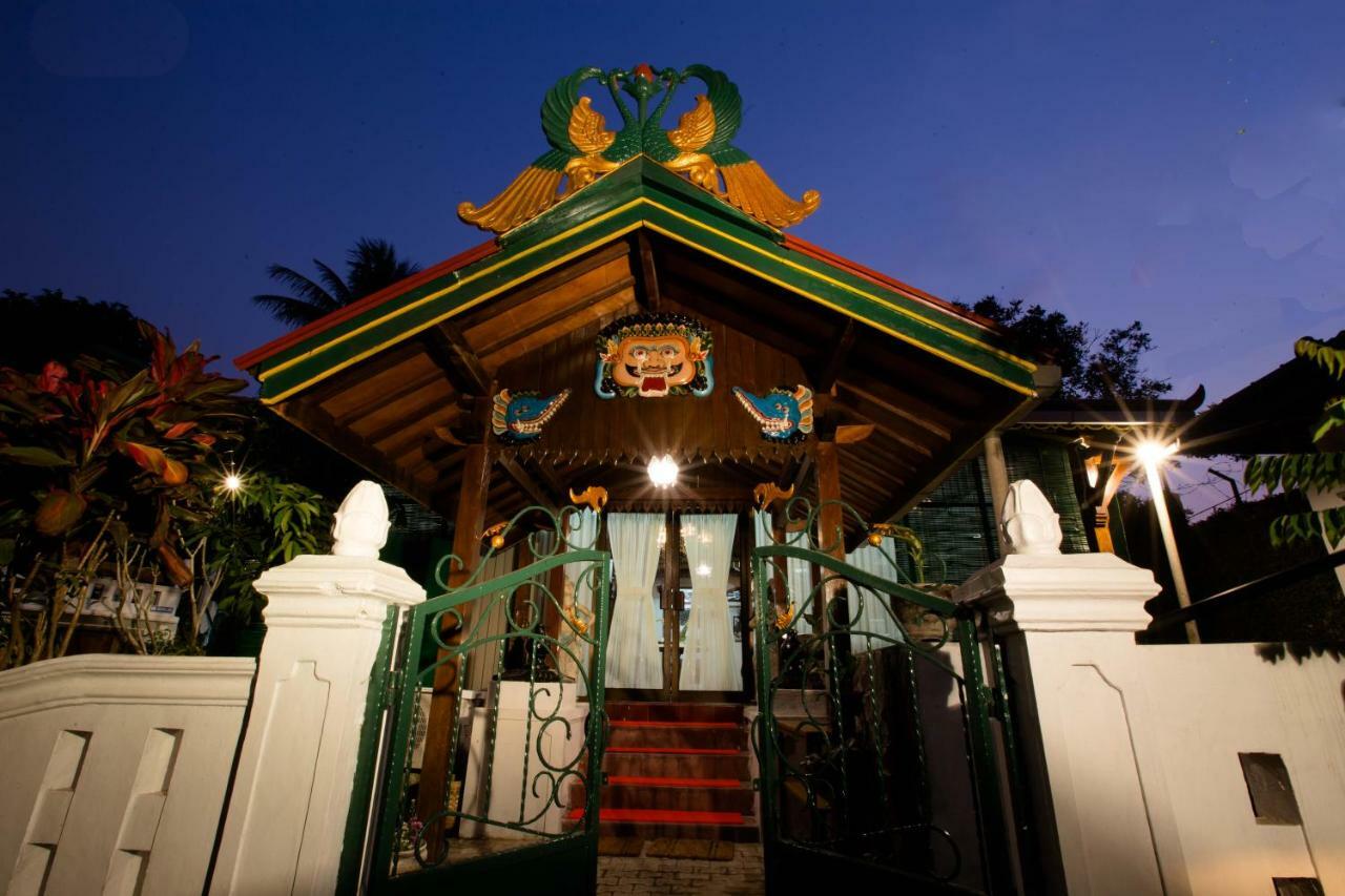 Joglo Yudhistira Villa Sleman  Exterior photo