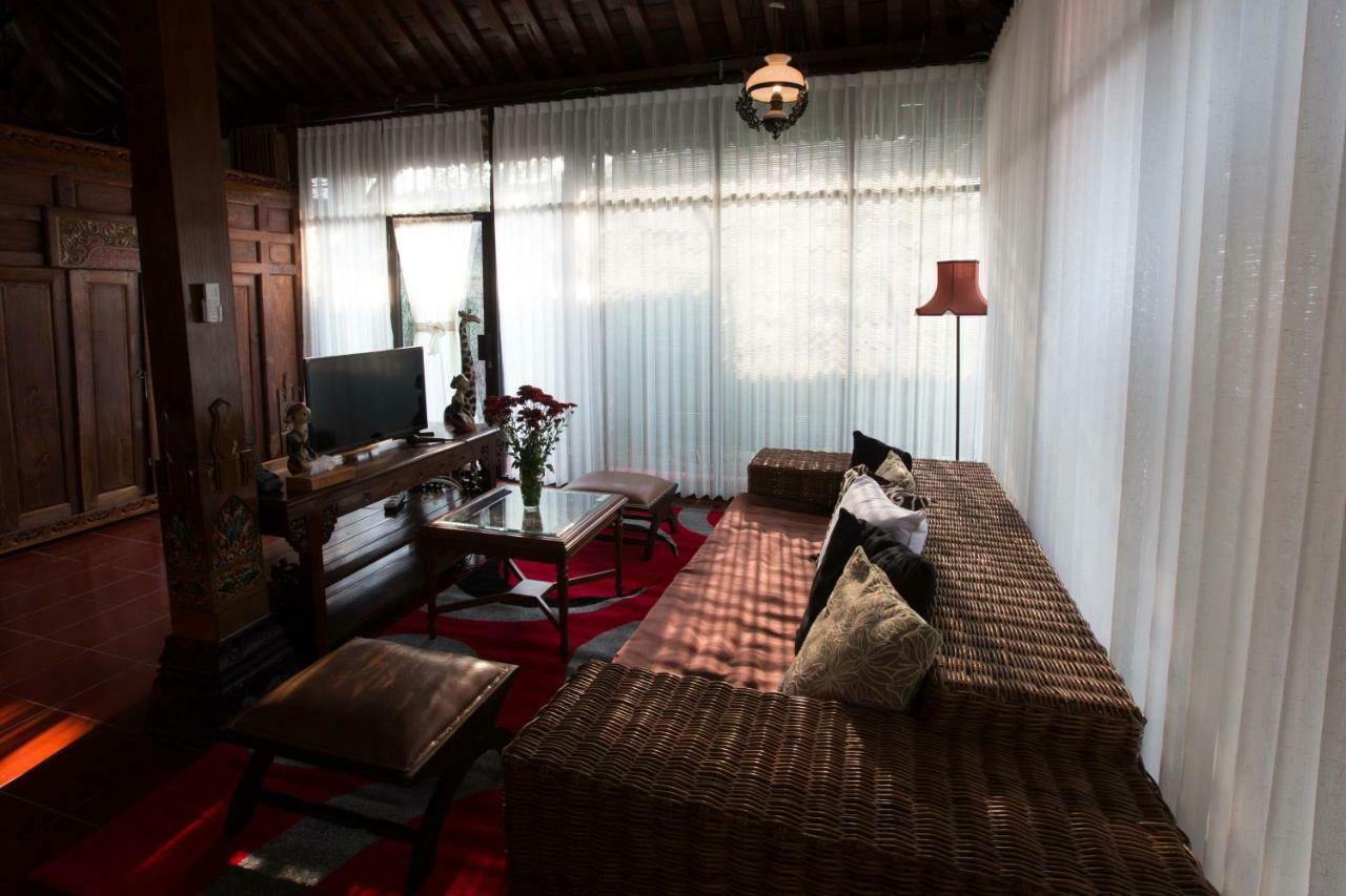 Joglo Yudhistira Villa Sleman  Exterior photo