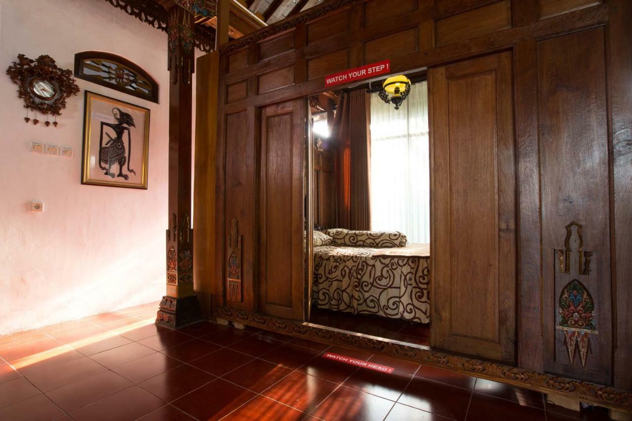 Joglo Yudhistira Villa Sleman  Exterior photo
