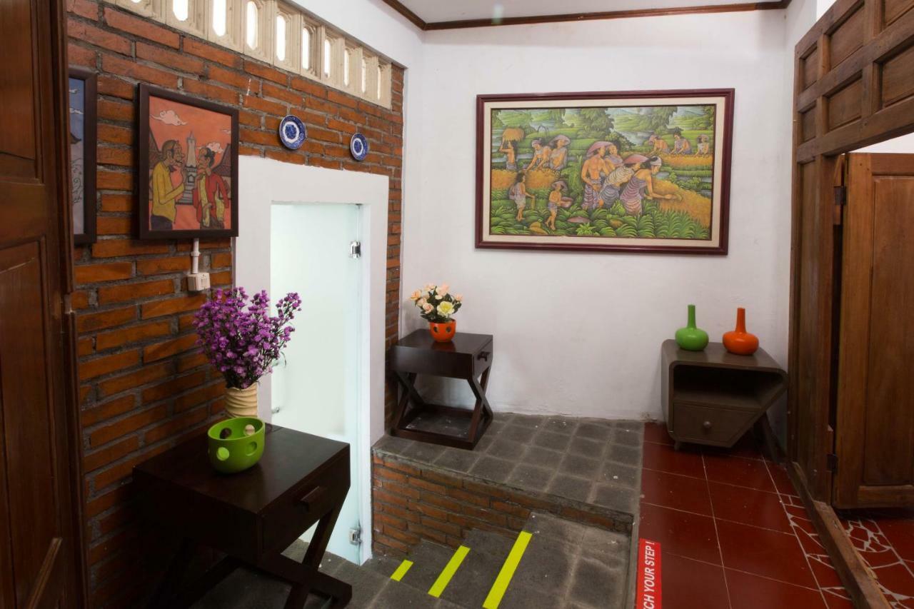 Joglo Yudhistira Villa Sleman  Exterior photo